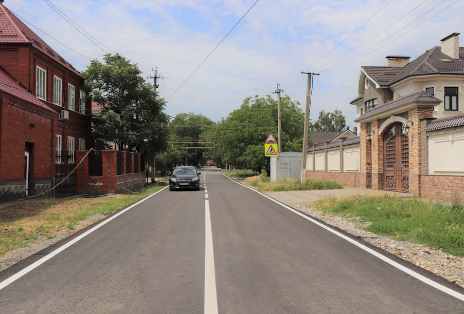 В Грозном в 2022 году благодаря нацпроекту обновили 12 км дорог, ведущих к социальным объектам